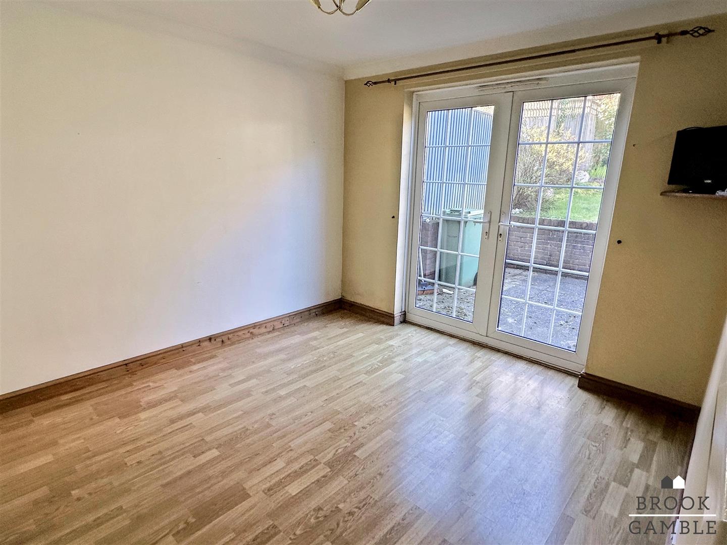 3 Bedroom House. Cherry Garden Road in Eastbourne, East Sussex 6
